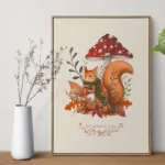 Illustration automnale cosy avec un écureuil roux, un champignon et des feuilles d’automne, encadrée au mur.